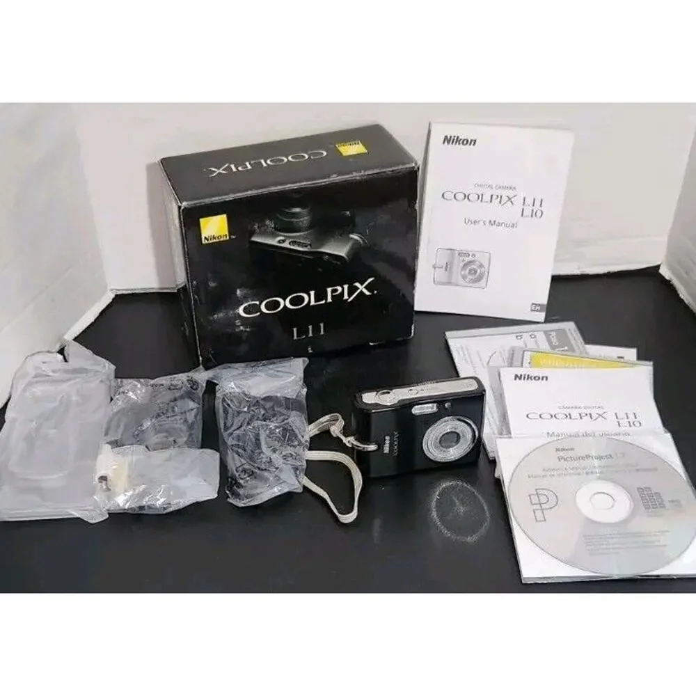 Nikon COOLPIX L11 6.0MP Point and Shoot Compact Digital Camera Silver Tested